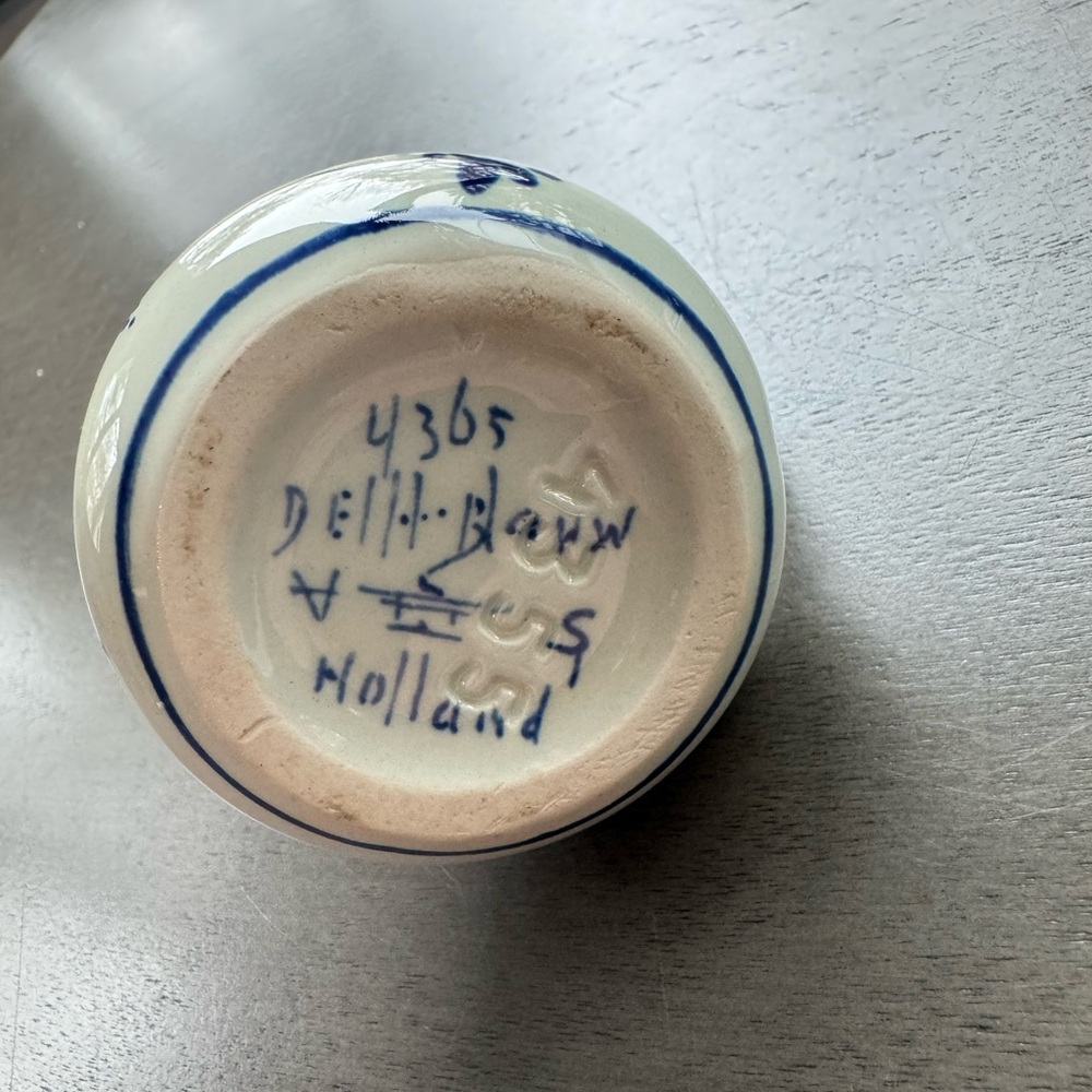 Delft Ceramic Syrup Picture
